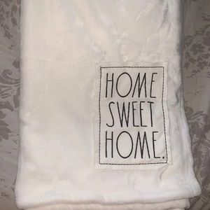 SOLD Rae Dunn “home sweet home” plush throw